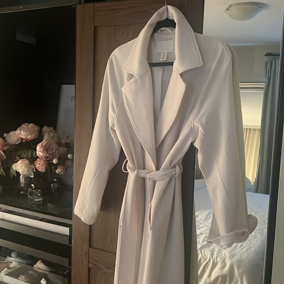 H&M Tie-Belt Coat in Ivory / Size Small - Picture 3 of 8